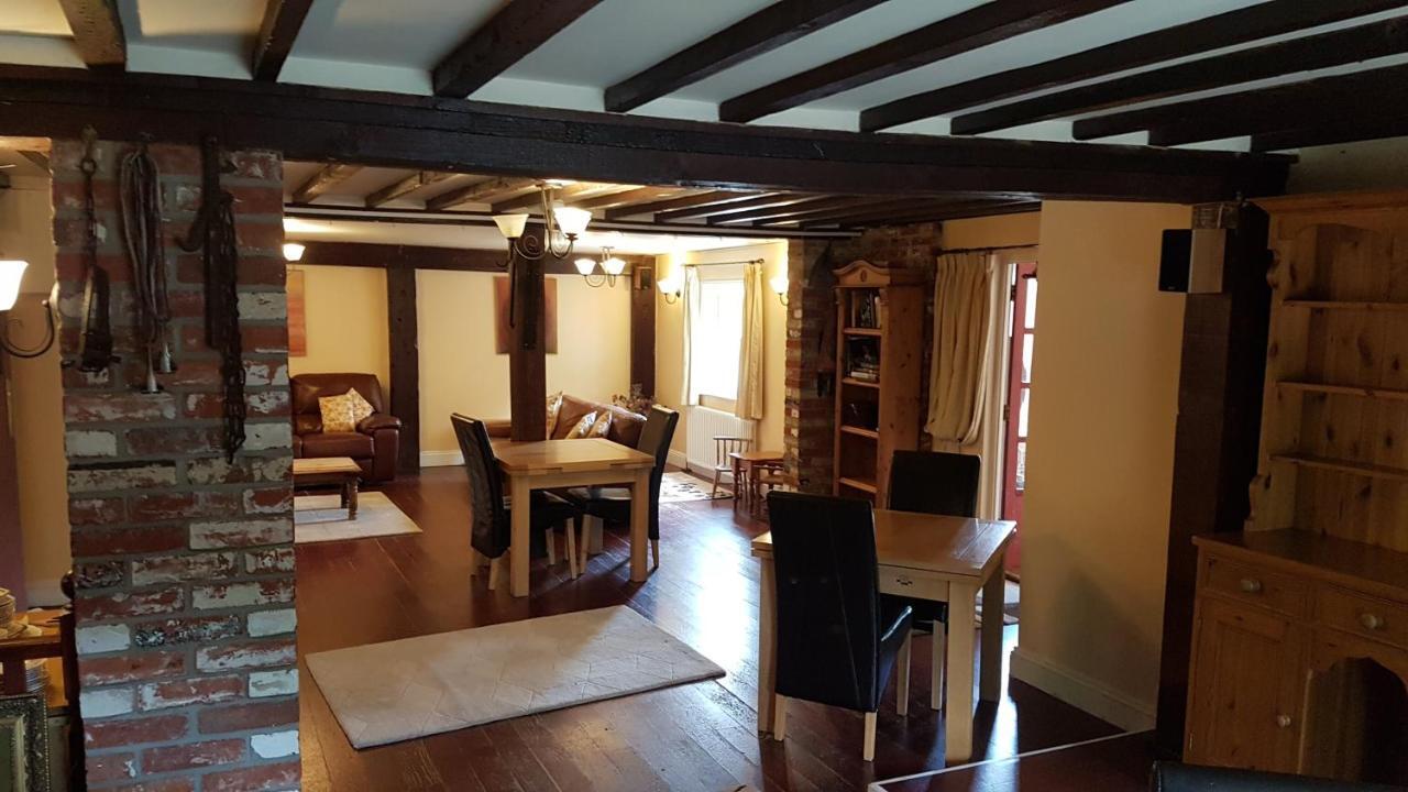 The Pelican Guesthouse Ashwellthorpe Zewnętrze zdjęcie